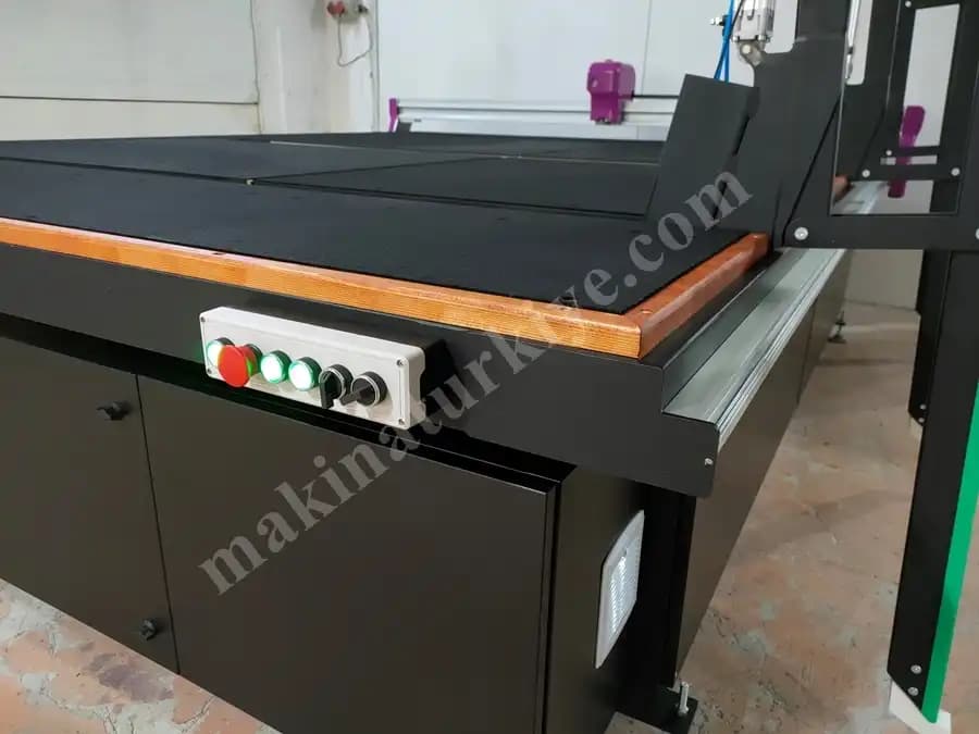 Cam Kesim Masaları Dekorasyonda İşlevsellik ve Estetiğin Modern Buluşması
