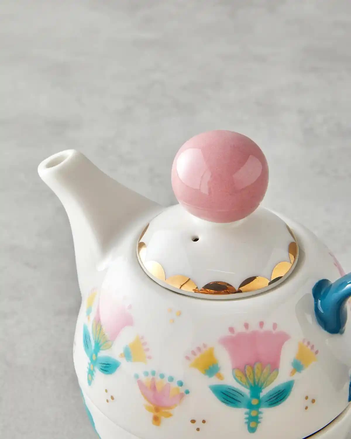 Demlikli Kupalar Dekorasyon ve İşlevselliği Bir Araya Getiren Detaylar