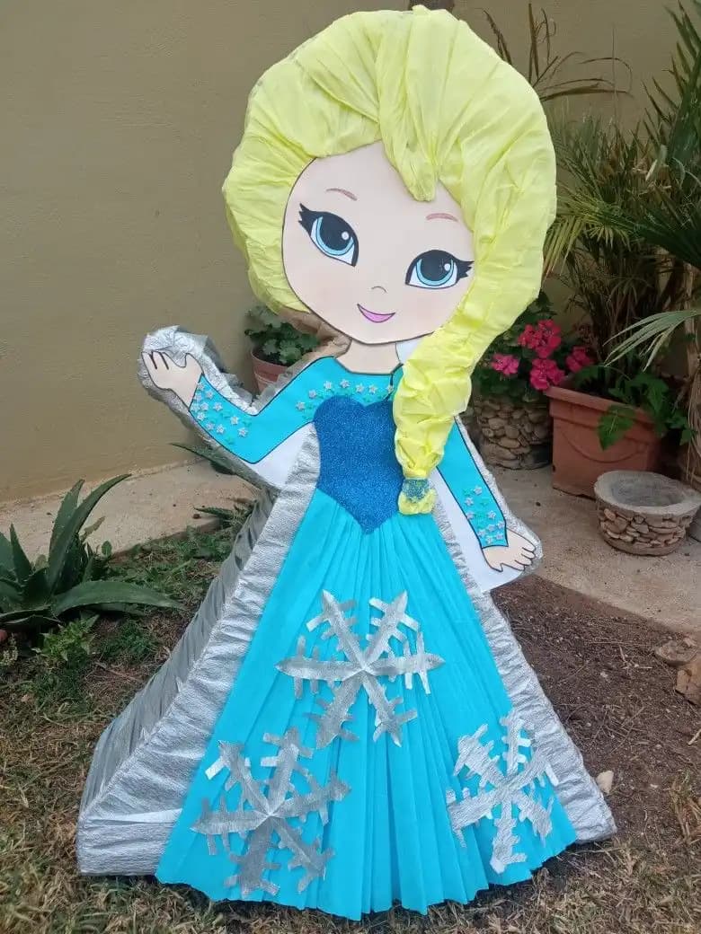 Elsa Pinyata ile Temalı Doğum Günü Dekorasyonunda Sihirli Dokunuşlar