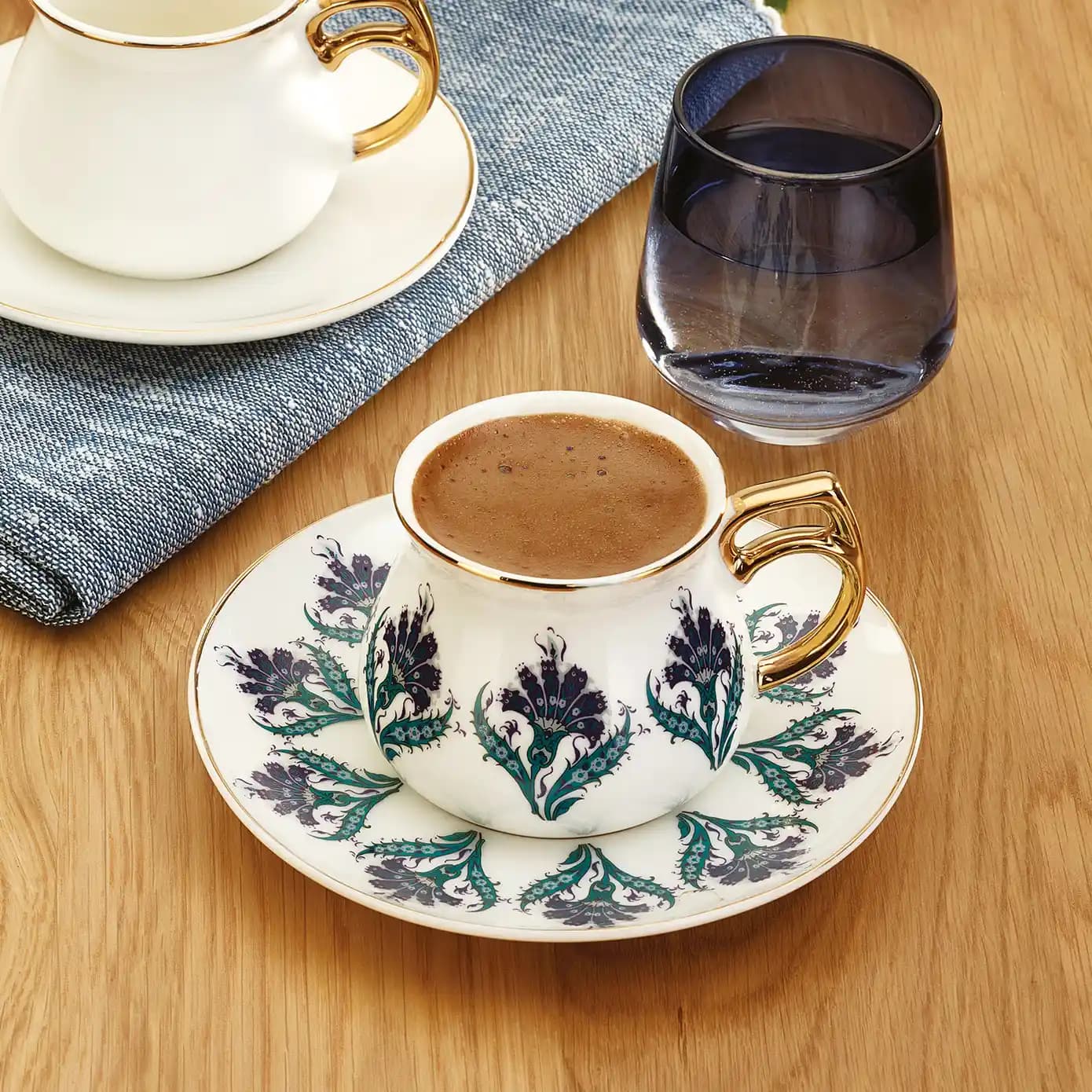 Emsan Karanfil Fincan Takımıyla Ev Dekorasyonunuza Zarif ve Şık Bir Dokunuş