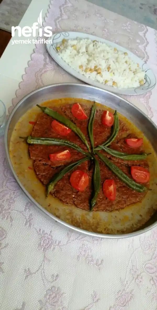 Et Tepsisi Dekorasyonda Şıklık ve İşlevselliği Bir Arada Sunar