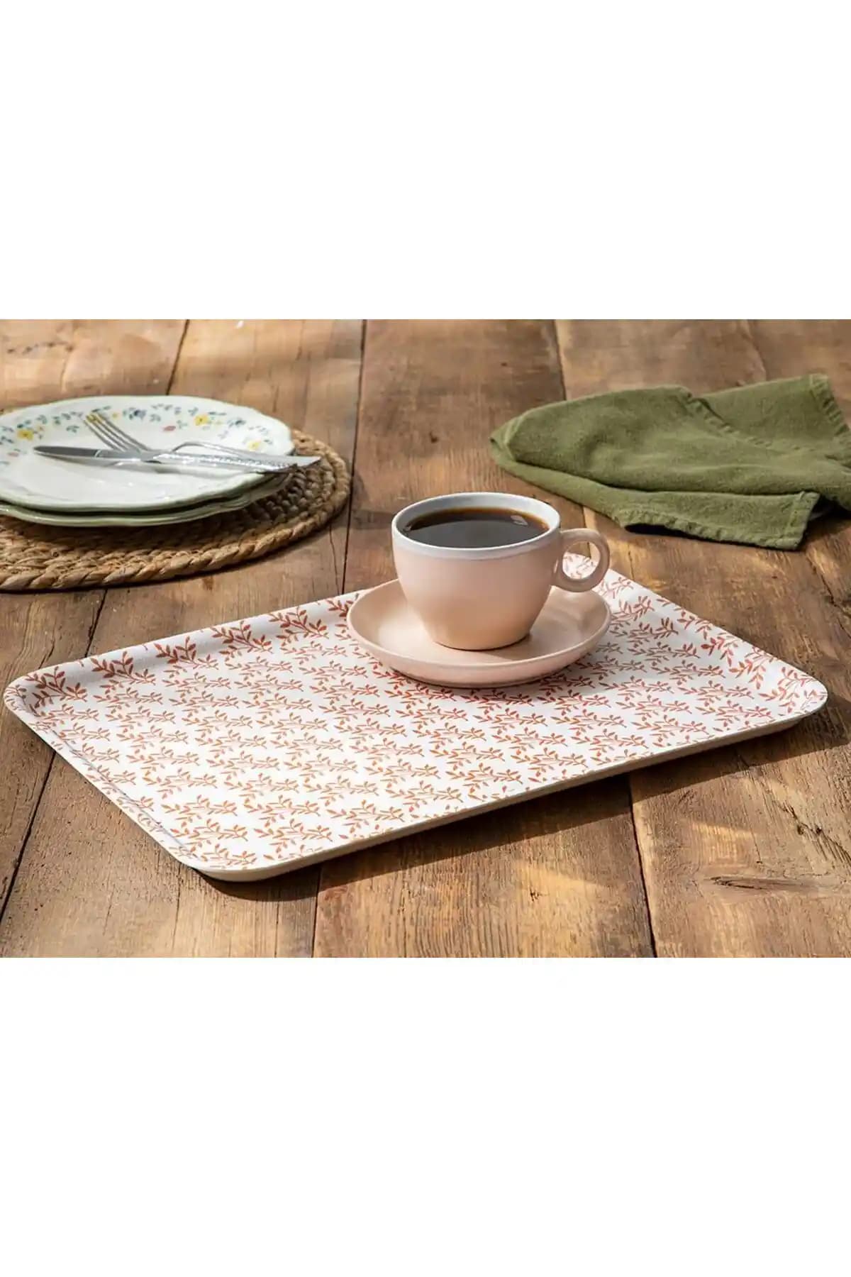 Ev Dekorasyonunda Kaydırmaz Tepsi Kullanımının Önemi ve Dekoratif Faydaları