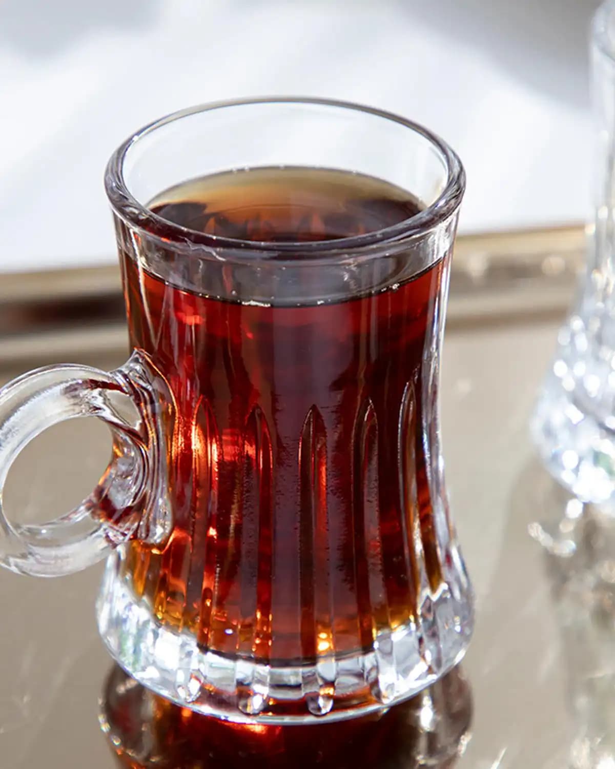 Ev Dekorasyonunda Kulplu Çay Bardaklarıyla Şık ve Fonksiyonel Çözümler