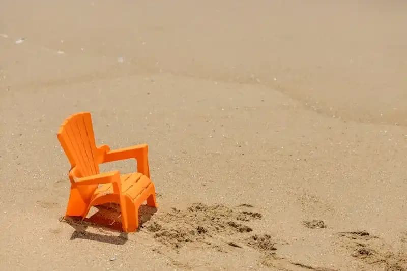 Evde Plastik Sandalye Süsleme Yöntemleri ve Yaratıcı Dekorasyon Fikirleri