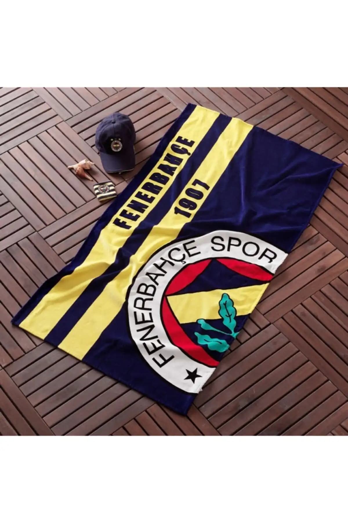 Fenerbahçe Plaj Havlusu ile Spor Renkleri ve Şıklığını Dekorasyonunuza Yansıtın