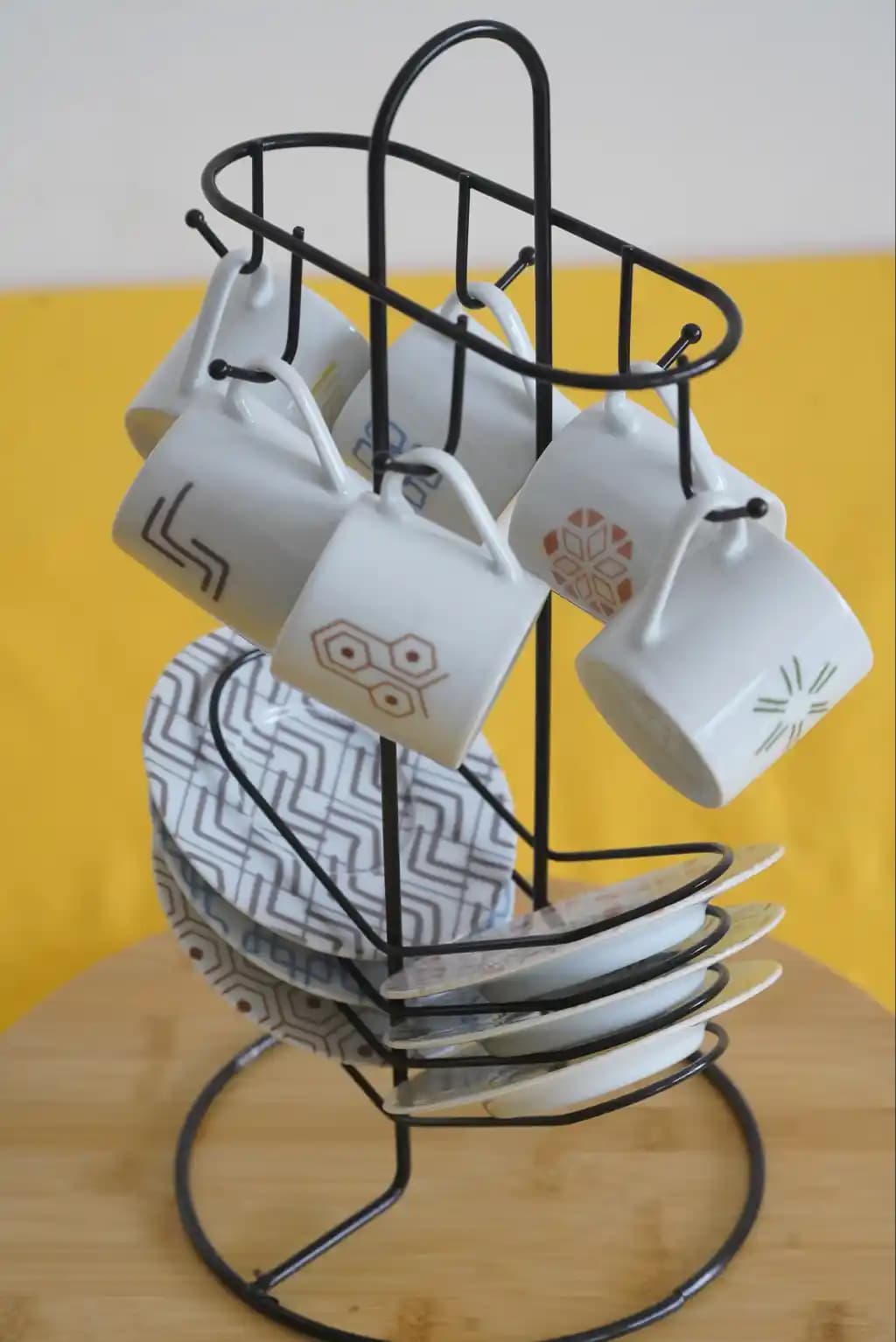 Fincan Askılığı Standı Dekorasyonda Şıklık ve İşlevselliğin Birleşimi