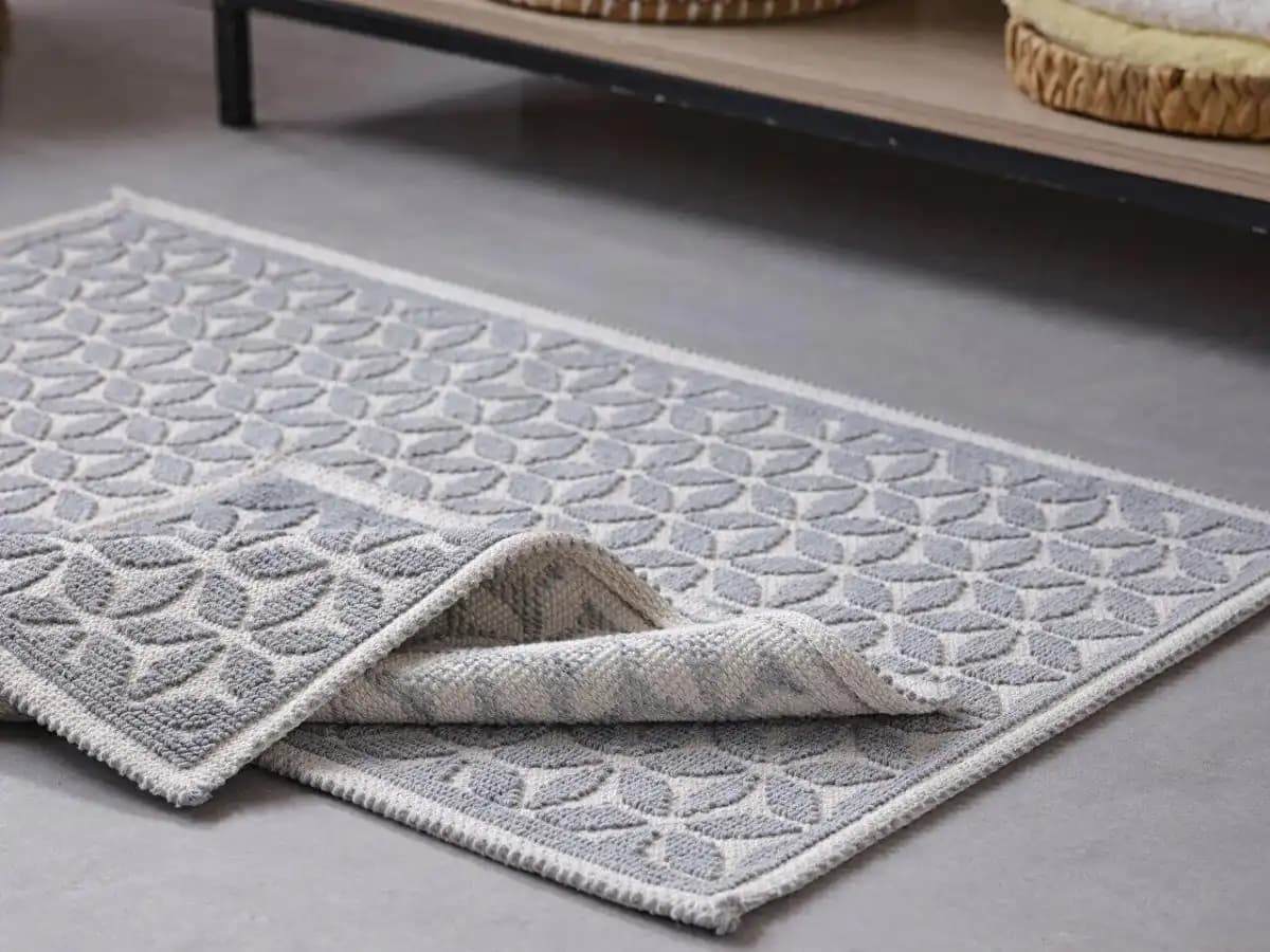 Gri Banyo Paspası ile Şık ve Fonksiyonel Banyo Dekorasyonu Nasıl Yapılır