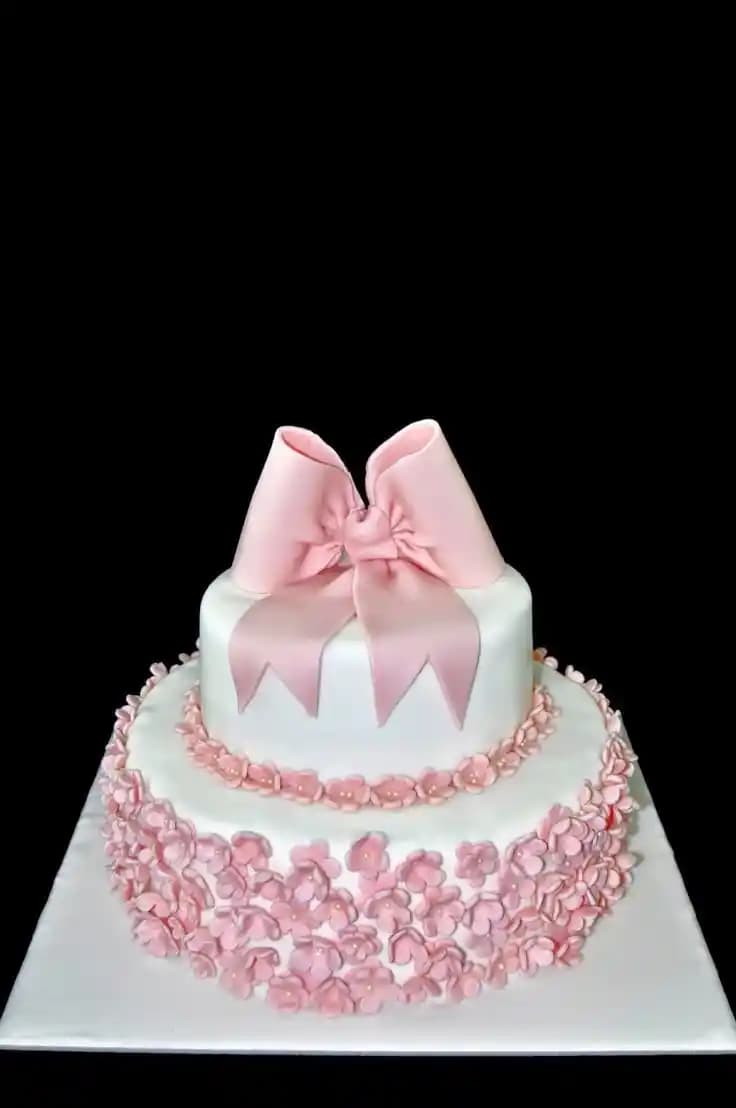 İki Katlı Pasta Modelleri ile Dekorasyonunuzu Zenginleştirin ve Mekanlara Şıklık Katın