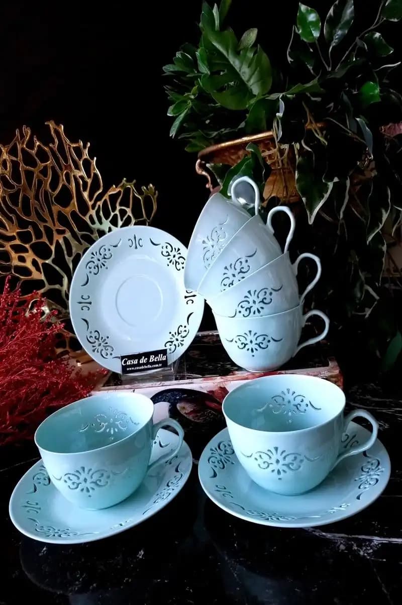 İnce Porselen Çay Fincanlarıyla Dekorasyonda Zarafet ve İşlevselliğin Buluşması