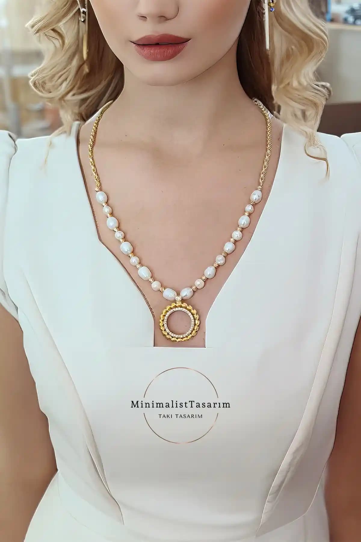 İnci Kolye Çeyrekli: Zarafet ve Şıklığın Dekorasyondaki Yansıması