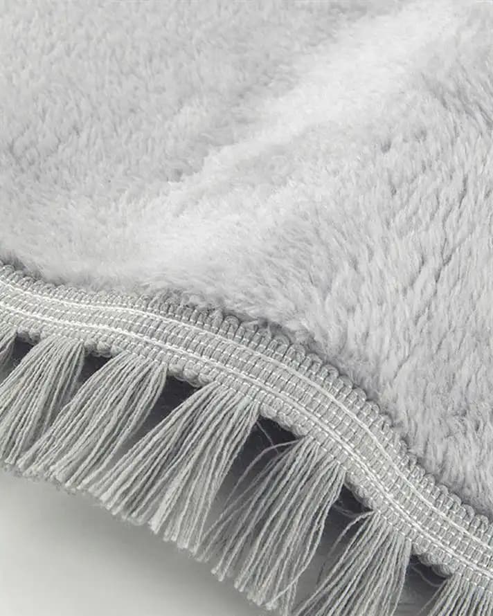 İngiliz Tarzı Ev Dekorasyonunda Peluş Battaniyelerle Sıcaklık ve Şıklık Yaratın