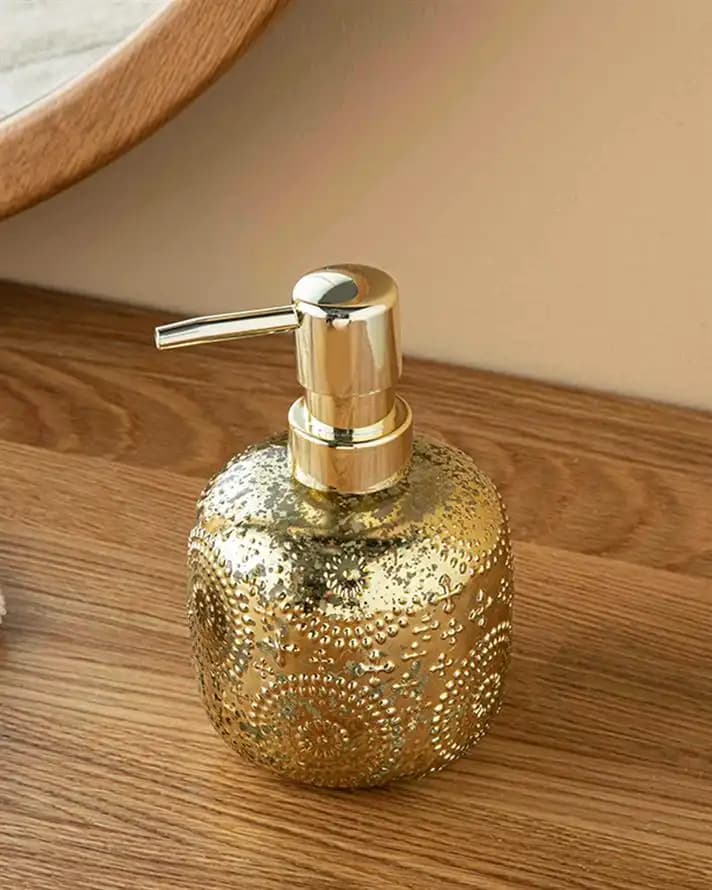 İngiliz Tarzı Evler İçin Şık ve Dayanıklı Banyo Aksesuarları Seçenekleri