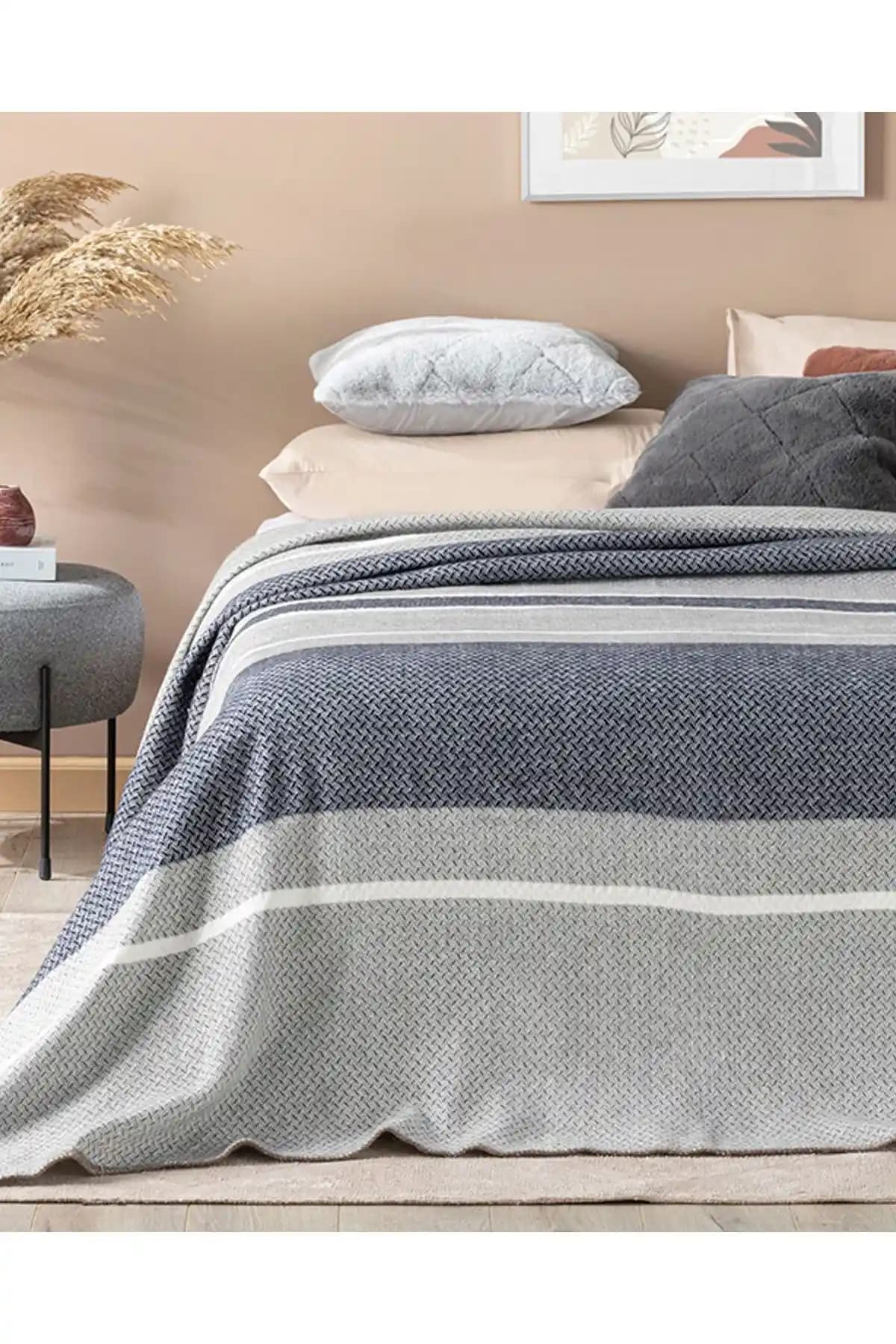 İngilizce Evde Günlük Battaniye ile Dekorasyonda Şıklık ve Konforun Uyumunu Yakala