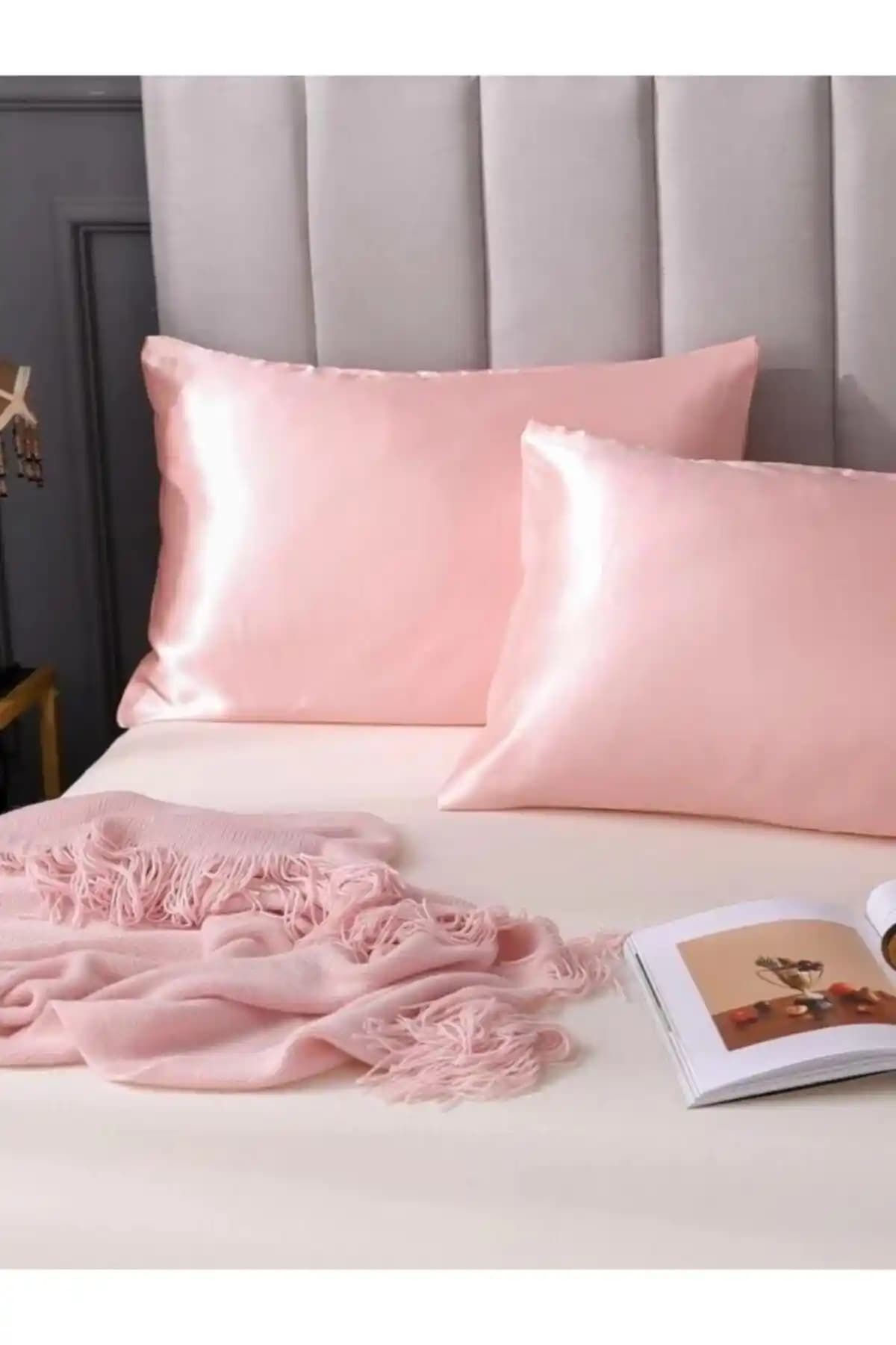 İpek Saten Yastık Kılıfı ile Yatak Odalarınızda Şıklık ve Konforu Yakalayın