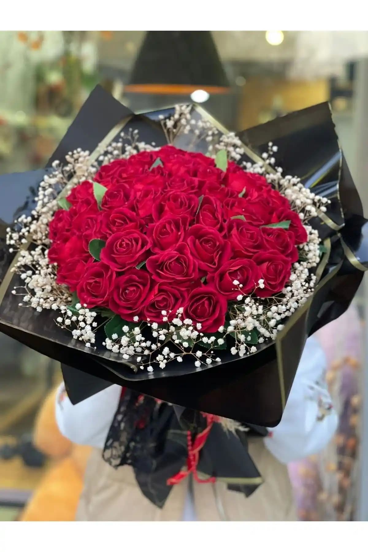 Kadife Gül İsteme Çiçeği: Geleneksel ve Modern Dekorasyonlarda Zarif Seçenekler