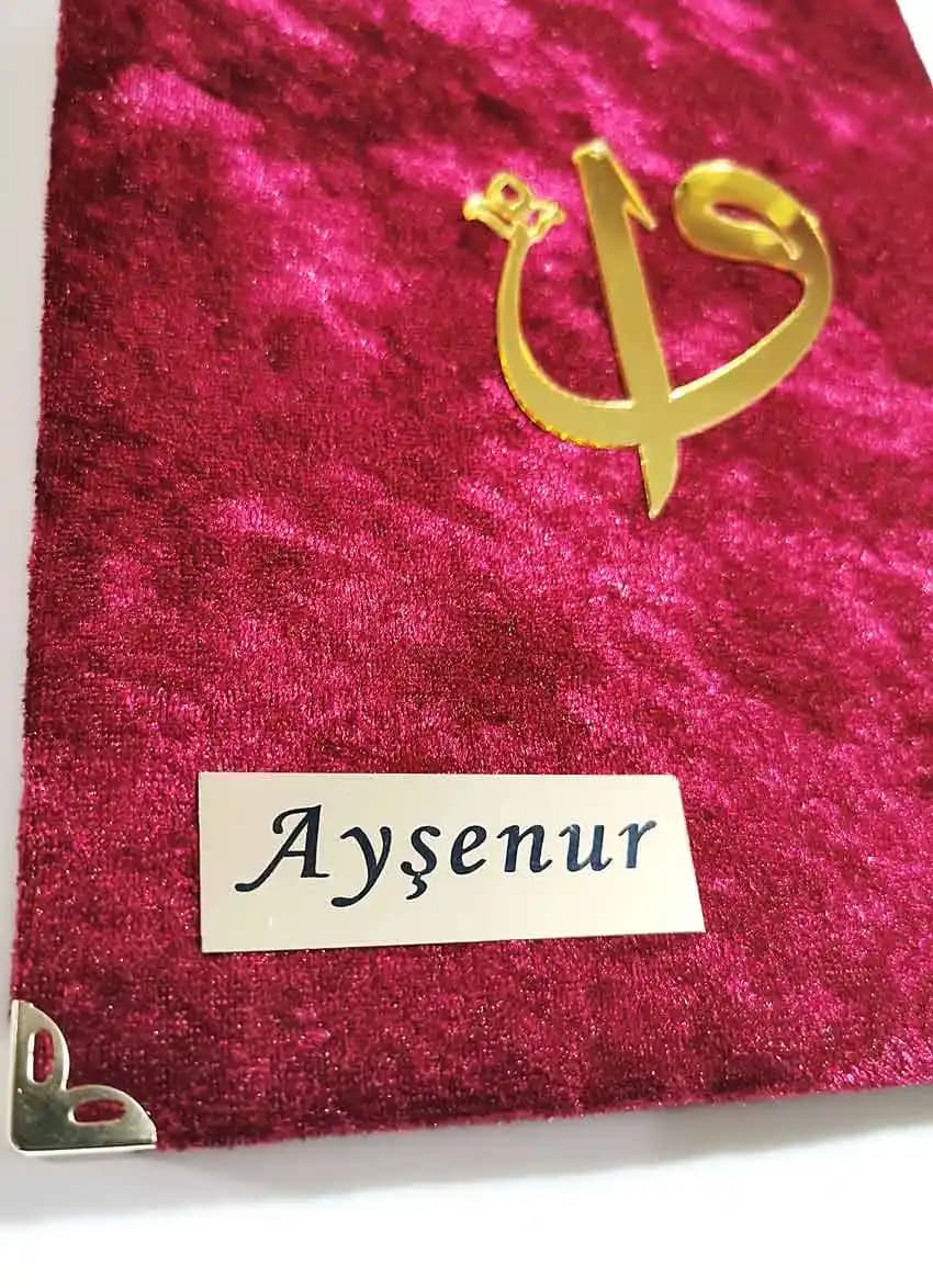 2025'te Kadife Kuran Kılıfı ile Dekorasyonunuza Zarafet Katın