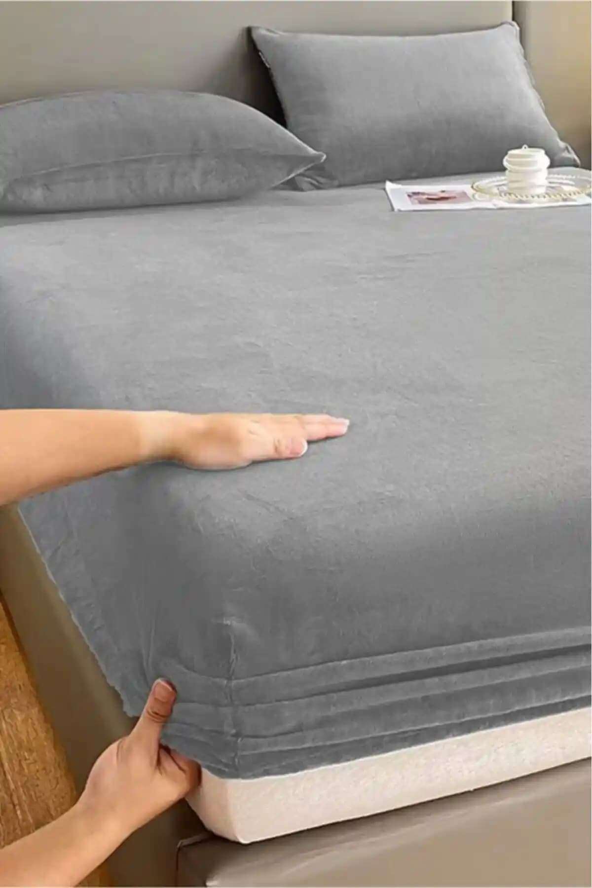 Kadife Lastikli Çarşaflar: Estetik ve Konforu Bir Arada Sunan Yatak Dekorasyonu Ürünü