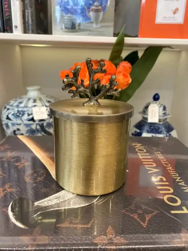 Kapaklı Mumluklar: Estetik ve Güvenlik Sunan Dekorasyon Unsuru