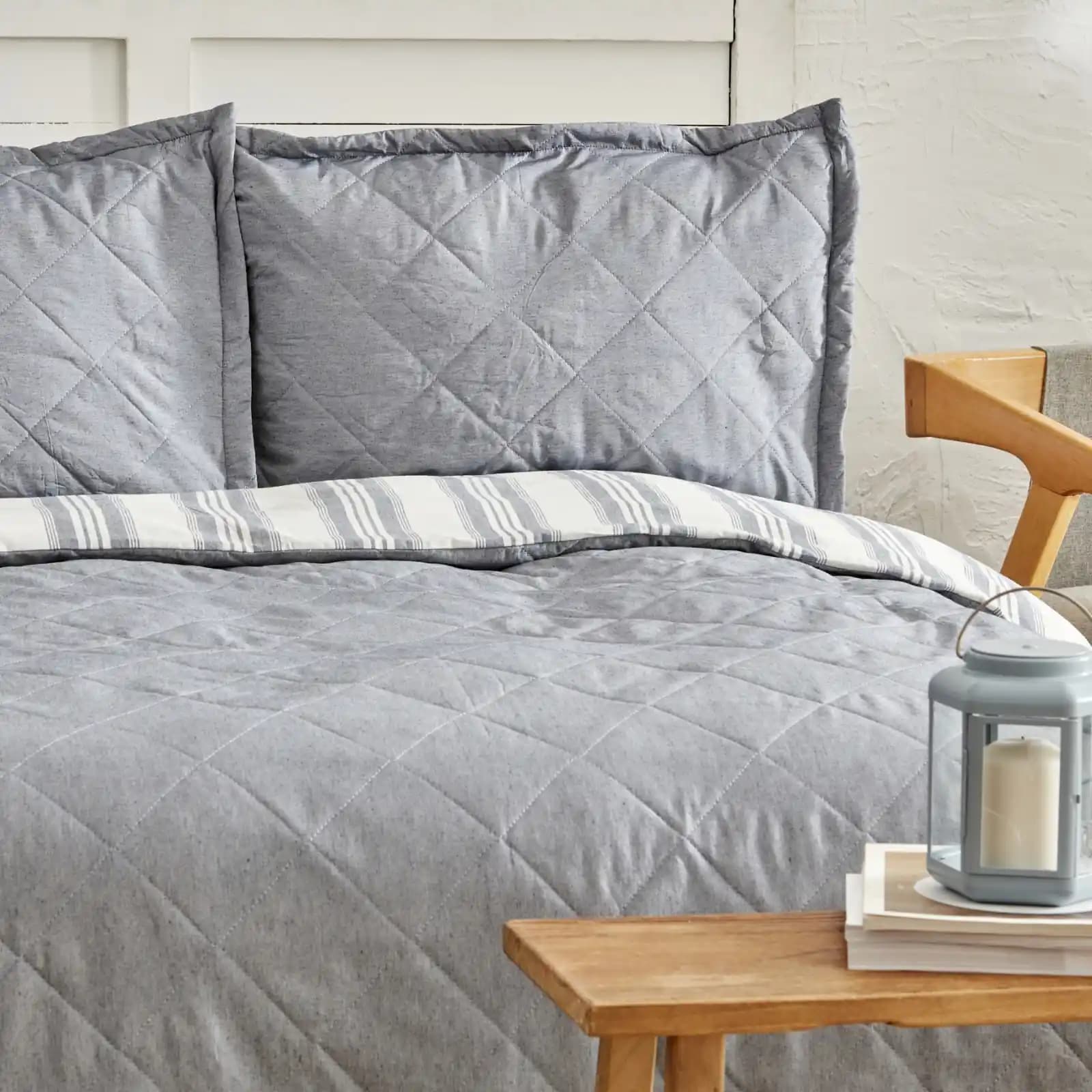 Karaca Dört Mevsim Nevresim Takımı ile Yatak Odalarınızı Yenileyin