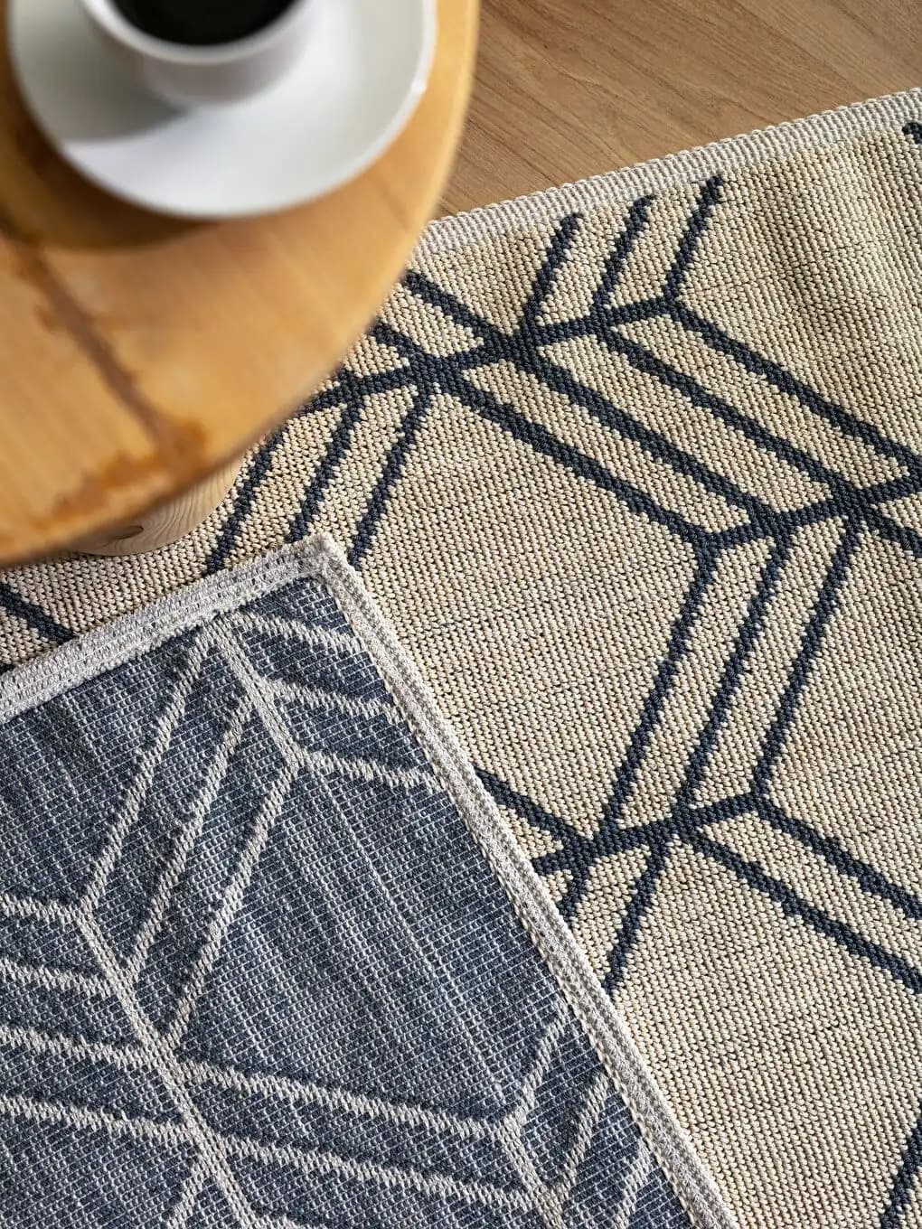 Kilimlerle Dekorasyonda Renk ve Desen Uyumu: Modern ve Geleneksel Tarzların Harmanı