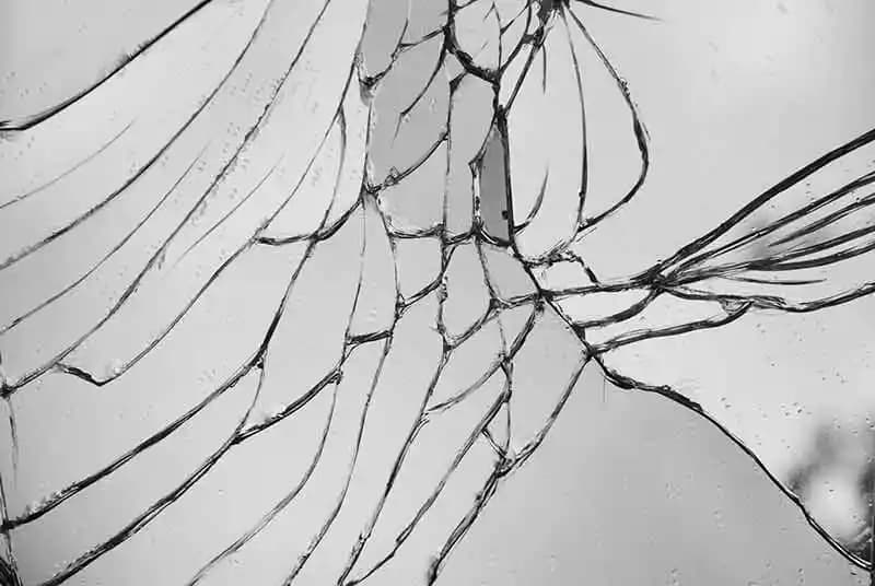 Kırık Aynaların Dekorasyonda Yaratıcı Kullanım Fırsatları ve Estetik Potansiyeli