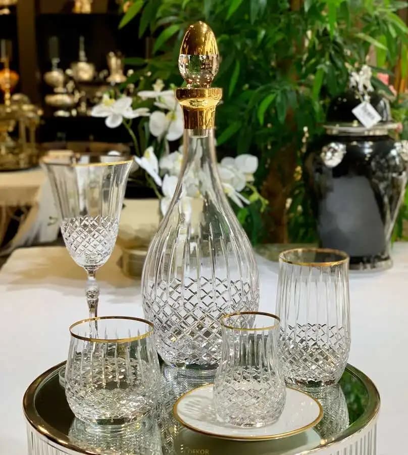 Kristal Takımıyla Dekorasyonda Şıklık ve Zarafet Yaratmanın Yolları