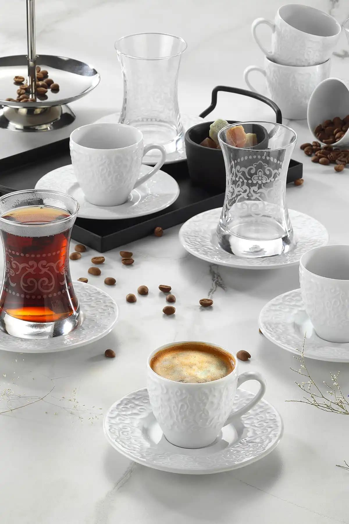 Kütahya Porselen Çay ve Kahve Setleri: Dekorasyonda Zarafetin Şık Temsilcisi