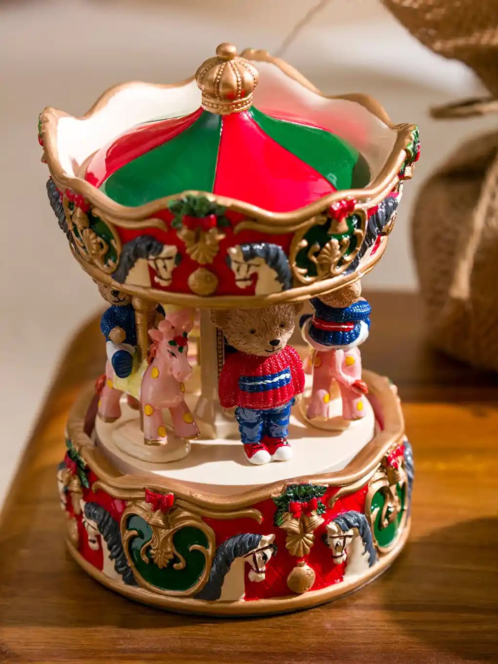 LCW Home Müzik Kutuları Dekorasyonda Zarafet ve Nostaljiyi Bir Arada Sunar