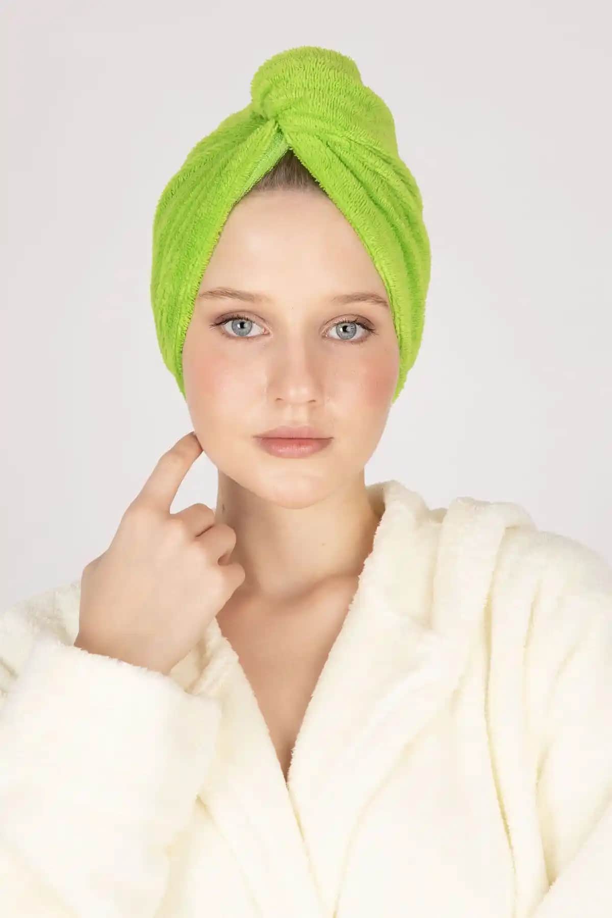 Beyzateks Tekstil Lüks Düğmeli Havlu Saç Kurutma Bonesi ile Hızlı ve Güvenli Saç Kurutma Deneyimi