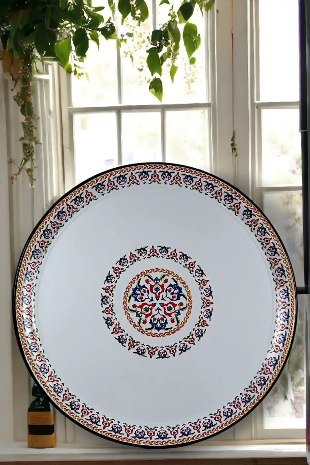 İnci Emaye 60 No Emaye Sini: Estetik ve Dayanıklı Yemek Sunum Çözümü