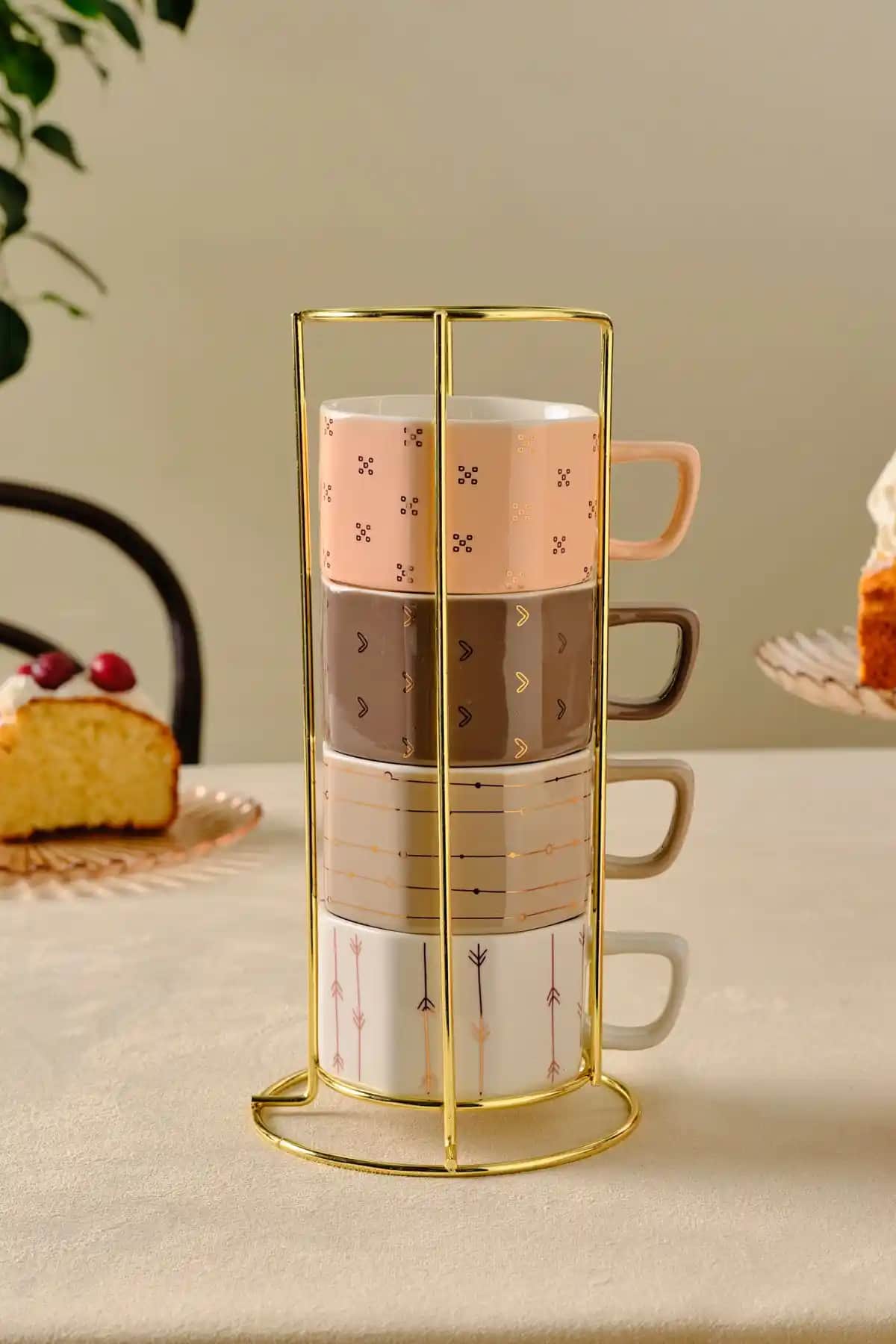 Karaca Versay 4'lü Standlı Kupa Seti Modern ve Şık Tasarım ile Günlük Kullanım İçin Uygun