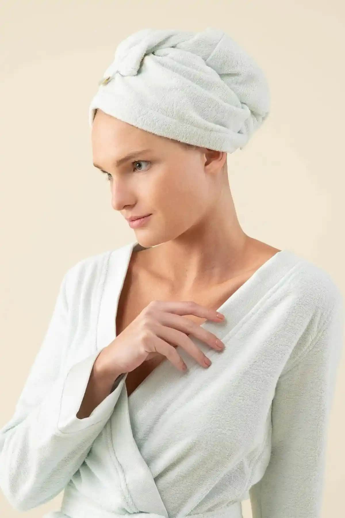 Sebura Kalın Wellsoft Saç Havlusu: Yüksek Emme Gücü ve Şık Tasarım ile Pratik Kullanım