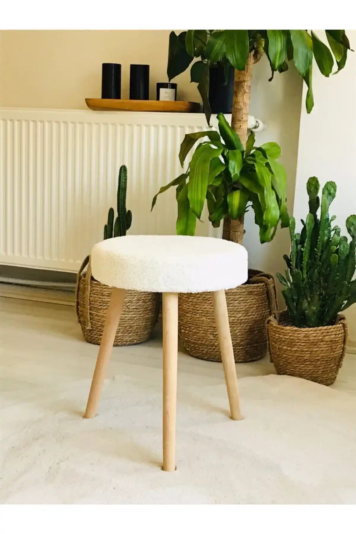 WEBPANYA Gürgen Ahşap Retro Ayaklı Kırık Beyaz Peluş Puf Tabure - Şık ve Fonksiyonel