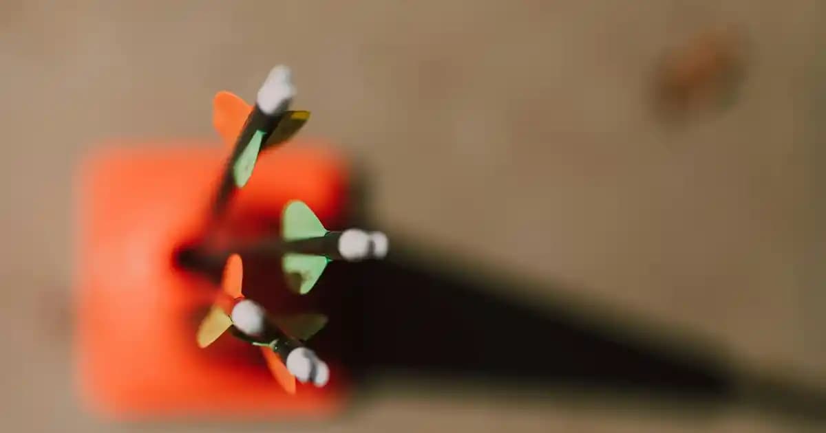 Ayaklı Tepsi ile Estetik ve Fonksiyonel Yemek Sunumu Çözümleri