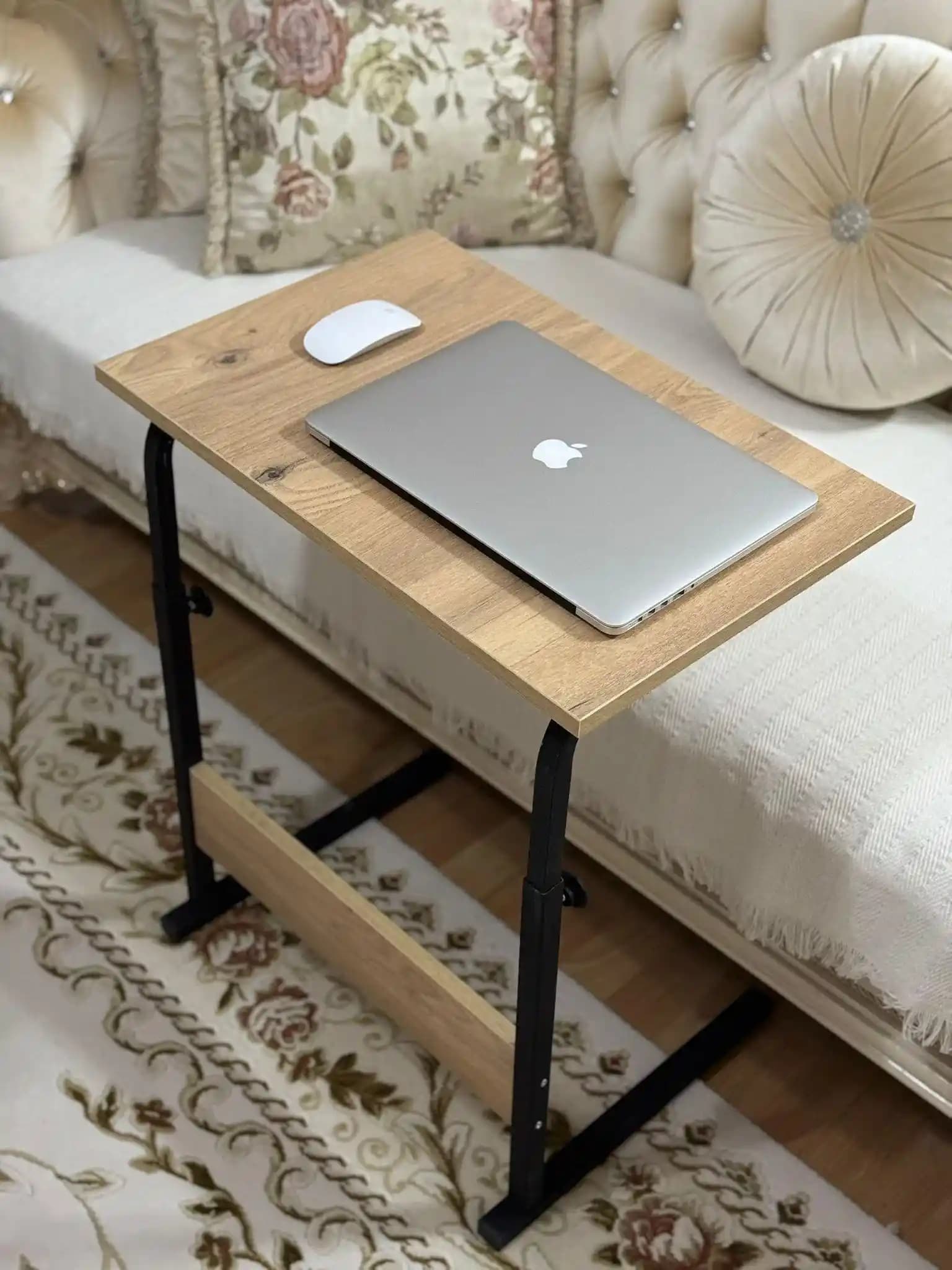 Ayarlanabilir Yükseklik Laptop Sehpası ile Ergonomik ve Çok Yönlü Çalışma Çözümü