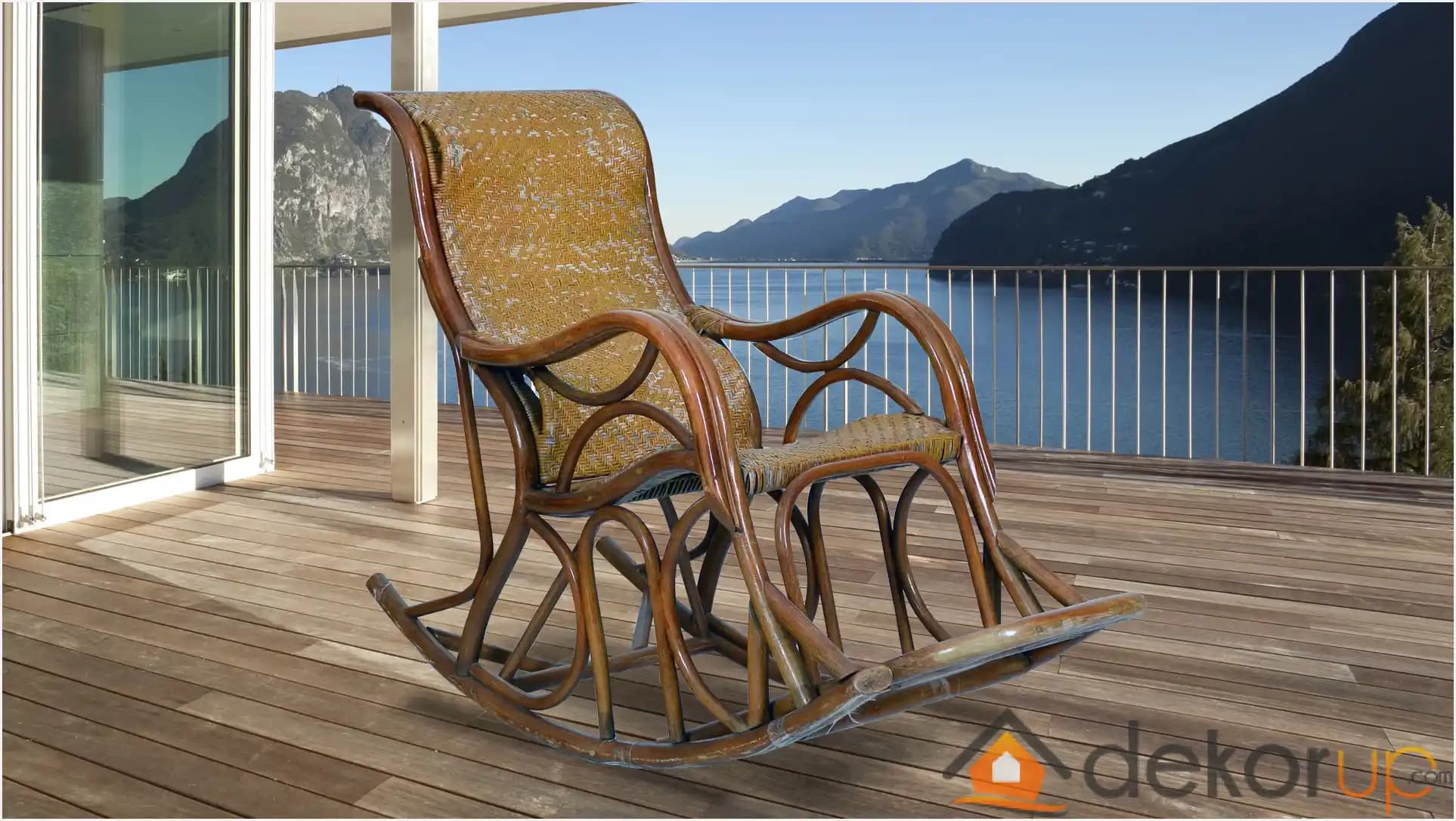 Bambu Malzemeden Sallanan Sandalye ve Dekoratif Kullanım Alanları Hakkında Bilgi