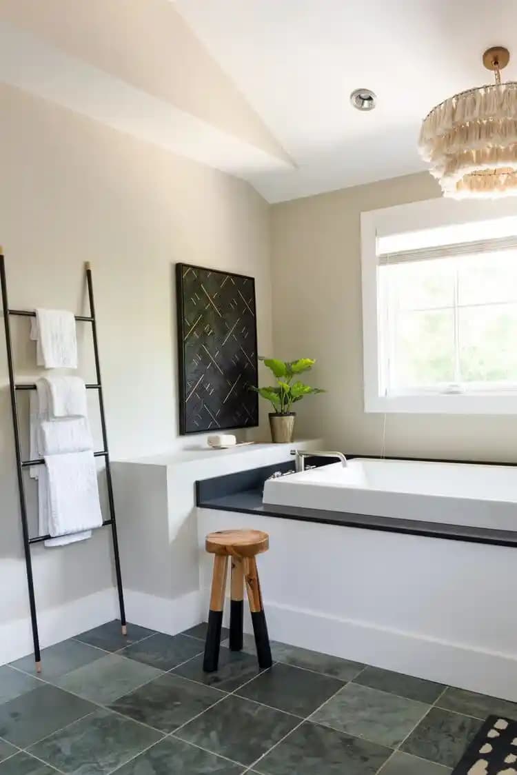 Banyo Tasarımında Kuvet Masası Kullanımı ve Yenileme İpuçları