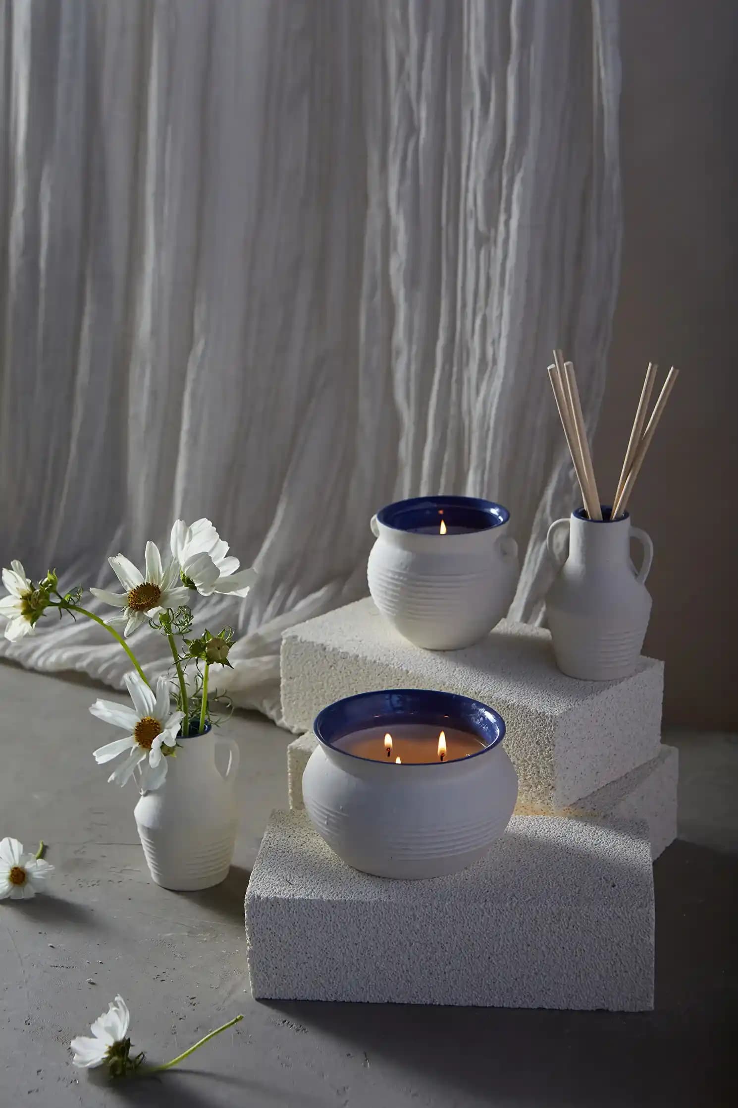 Beyaz Mum Dekorasyon Alternatifleri ve Mekanlara Şıklık Katma Yolları