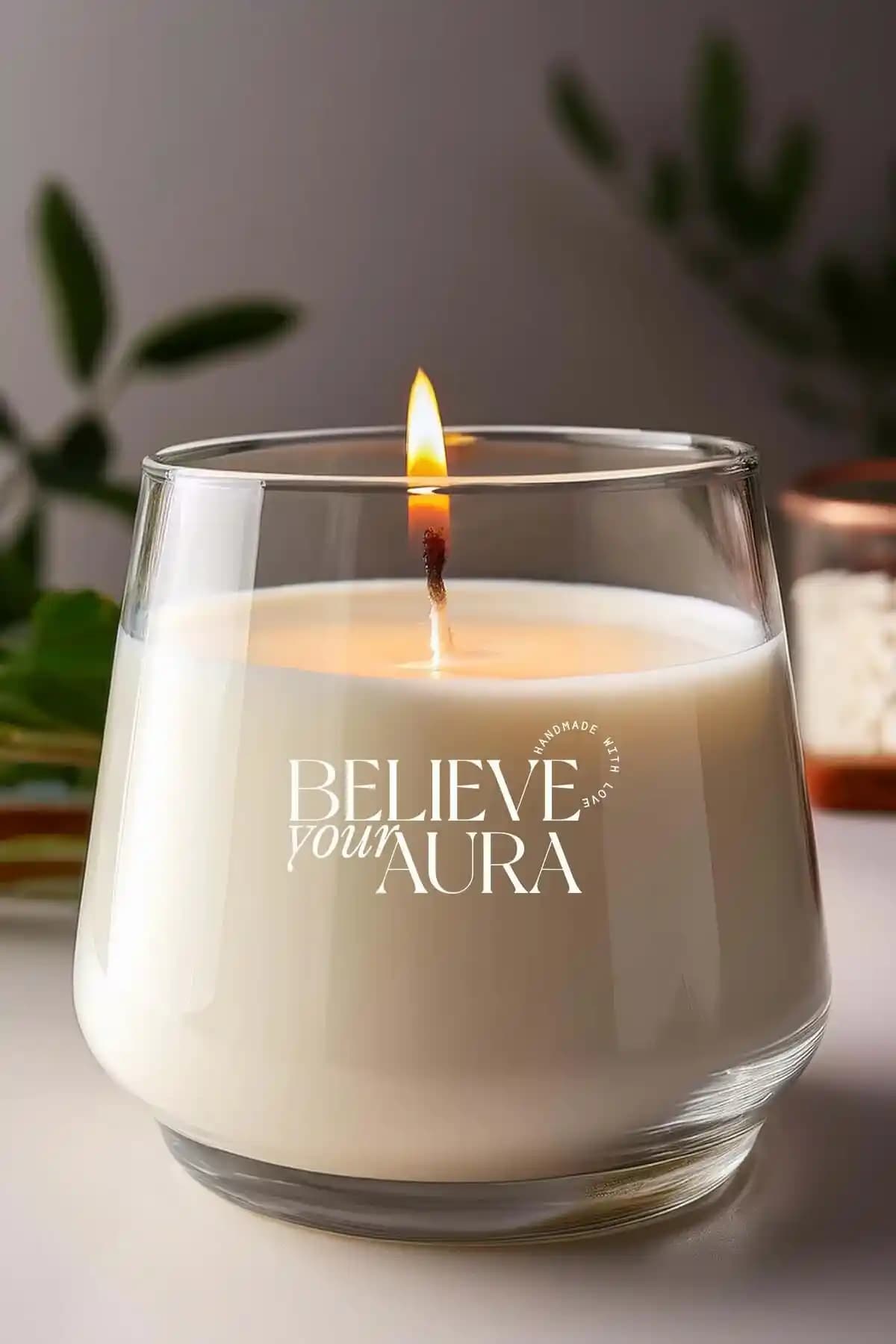 Beyaz Mum ve Doğal Ahır Şıklığıyla Ev Dekorasyonunda Sadelik ve Zarafet