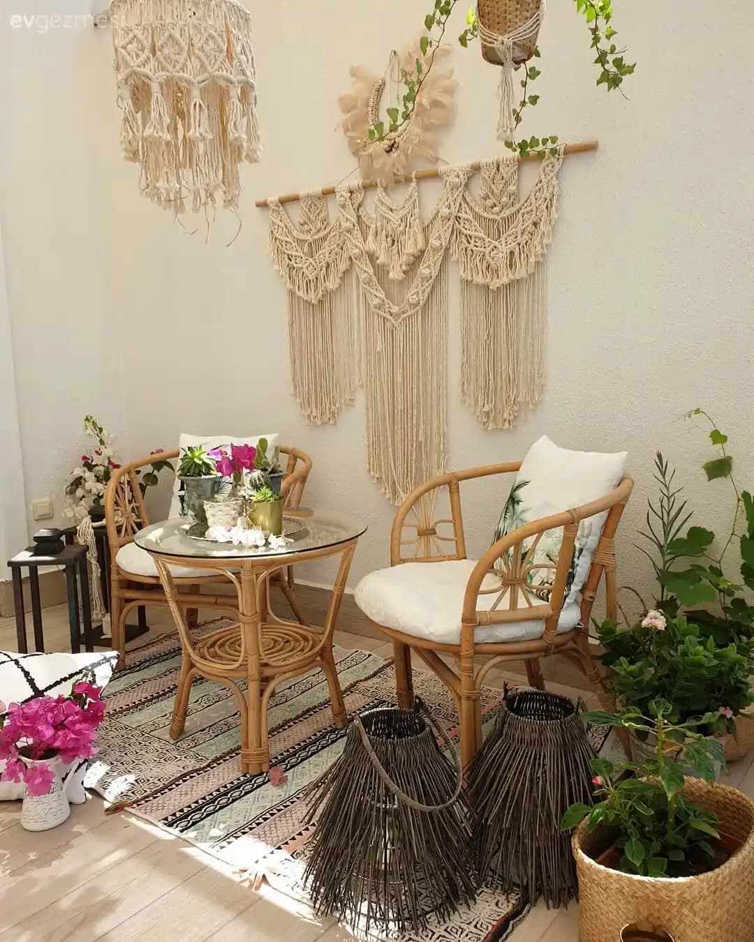 Bohem Tarzı Ev Tekstili ve Duvar Dekoru: Doğal Malzemeler ve Canlı Renklerle Sıcak Atmosfer