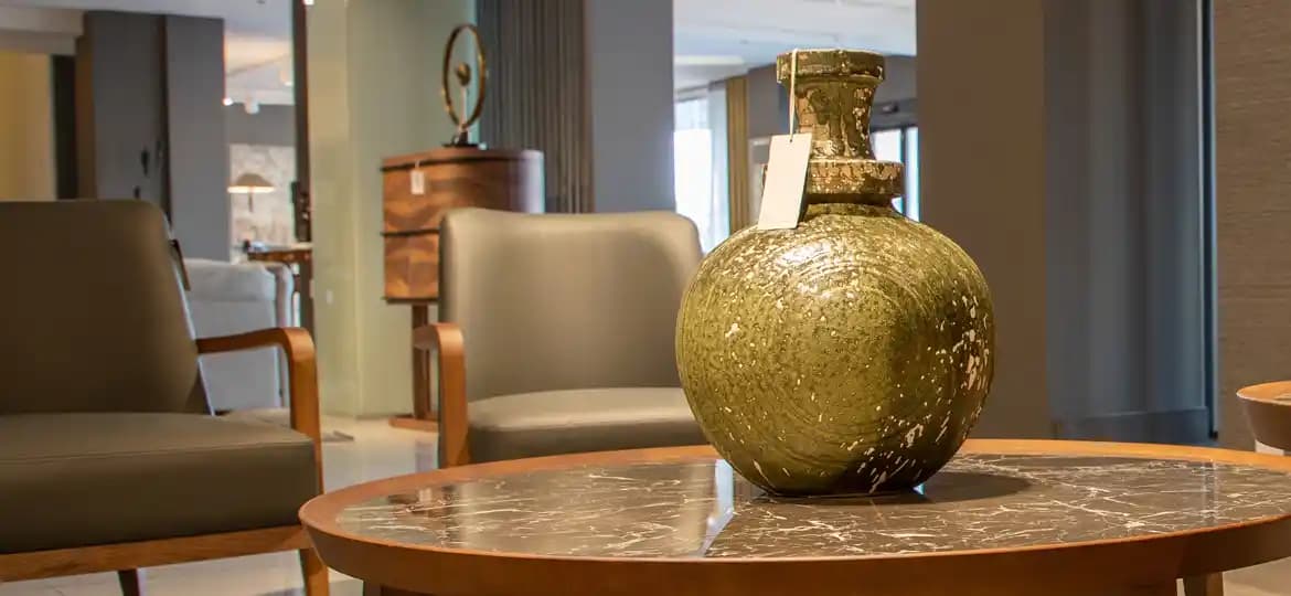 Büyük Boy Vazolar ile Ev Dekorasyonunda Estetik ve Fonksiyonellik Sağlama