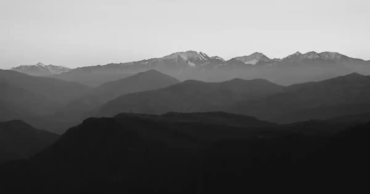 Ceviz Orta Sehpa ve Dekorasyonda Şıklık: Estetik ve Fonksiyonellik Bir Arada