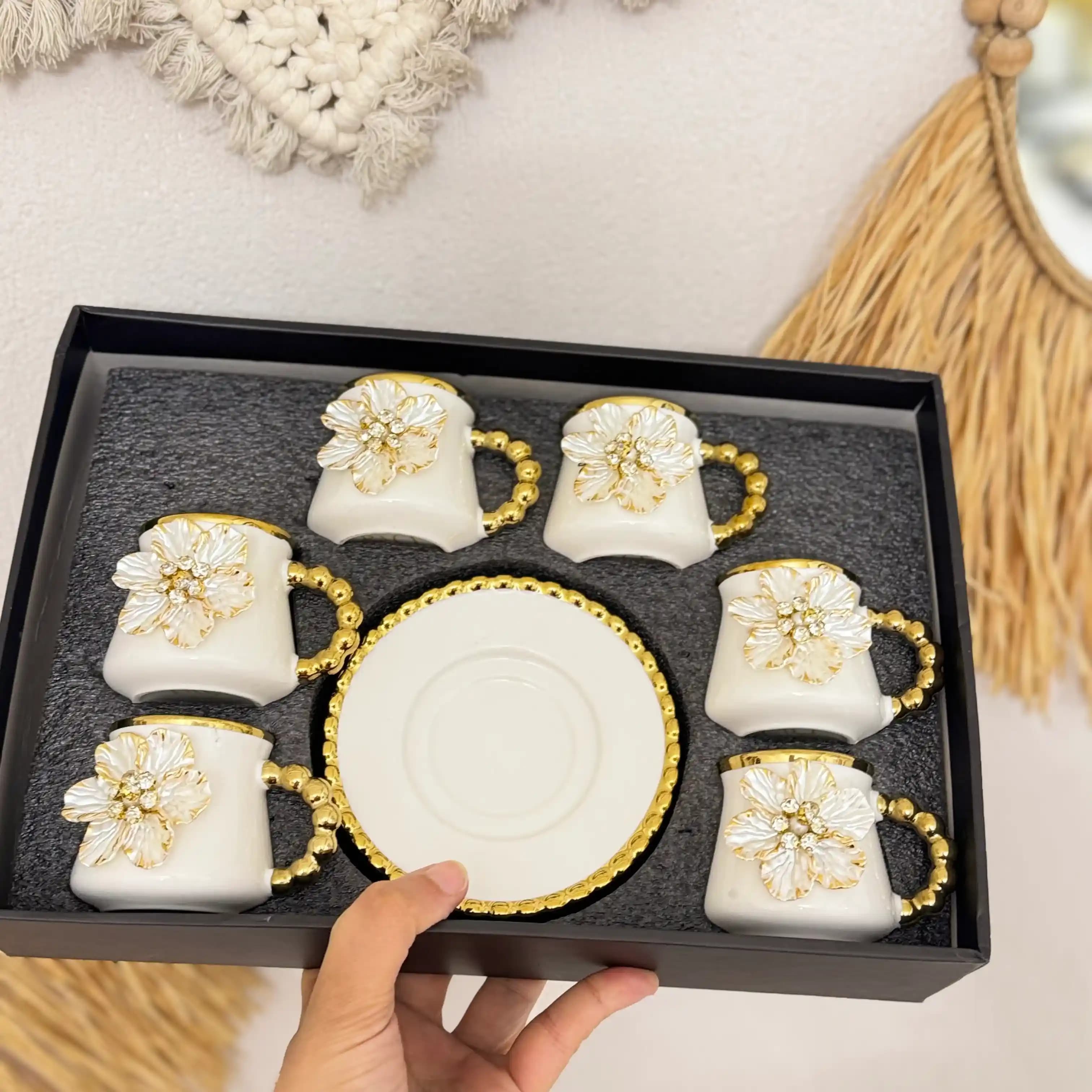 ÇiçekSepeti Ev Dekoruna Uygun Fincan Takımları: Seçim ve Öneriler