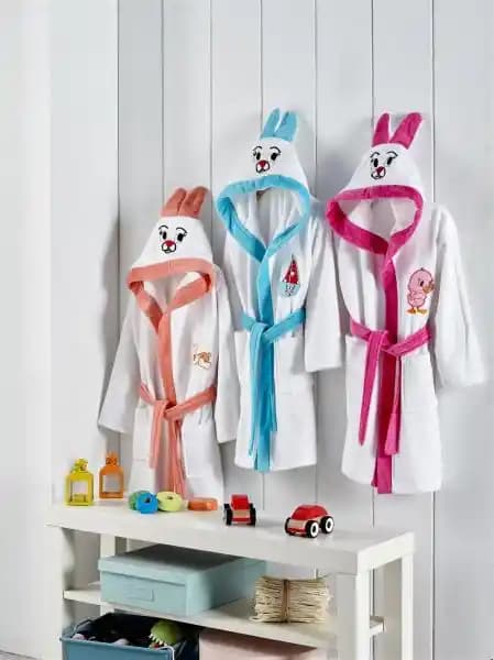 Çocuklar İçin Yenilikçi Bornoz Tasarımları Konfor ve Estetiği Bir Arada Sunuyor