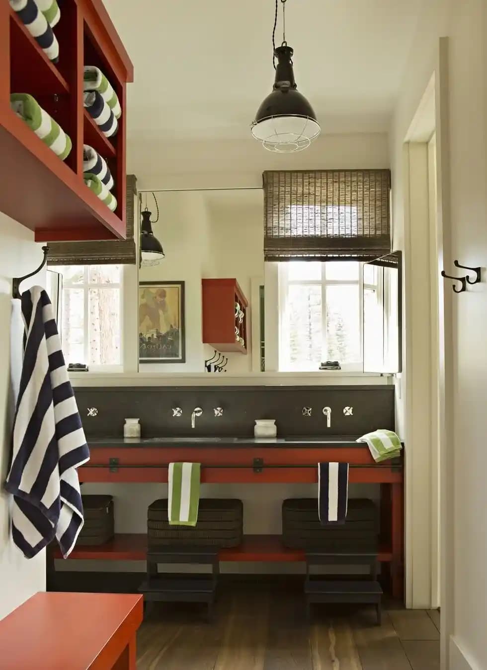 Çok Katlı Banyo Mobilyası Seçerken Dikkat Edilmesi Gerekenler ve En İyi Malzeme Seçenekleri