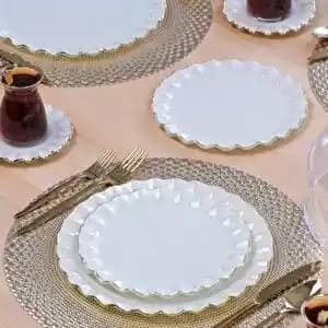 Davet Sofralarını Şıklık ve İşlevsellikle Buluşturan Zarif Tabak Modelleri