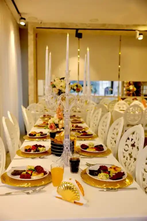 Davet Tabağı Seçimi ve Dekorasyon İpuçları Masa Şıklığını Artırmak İçin