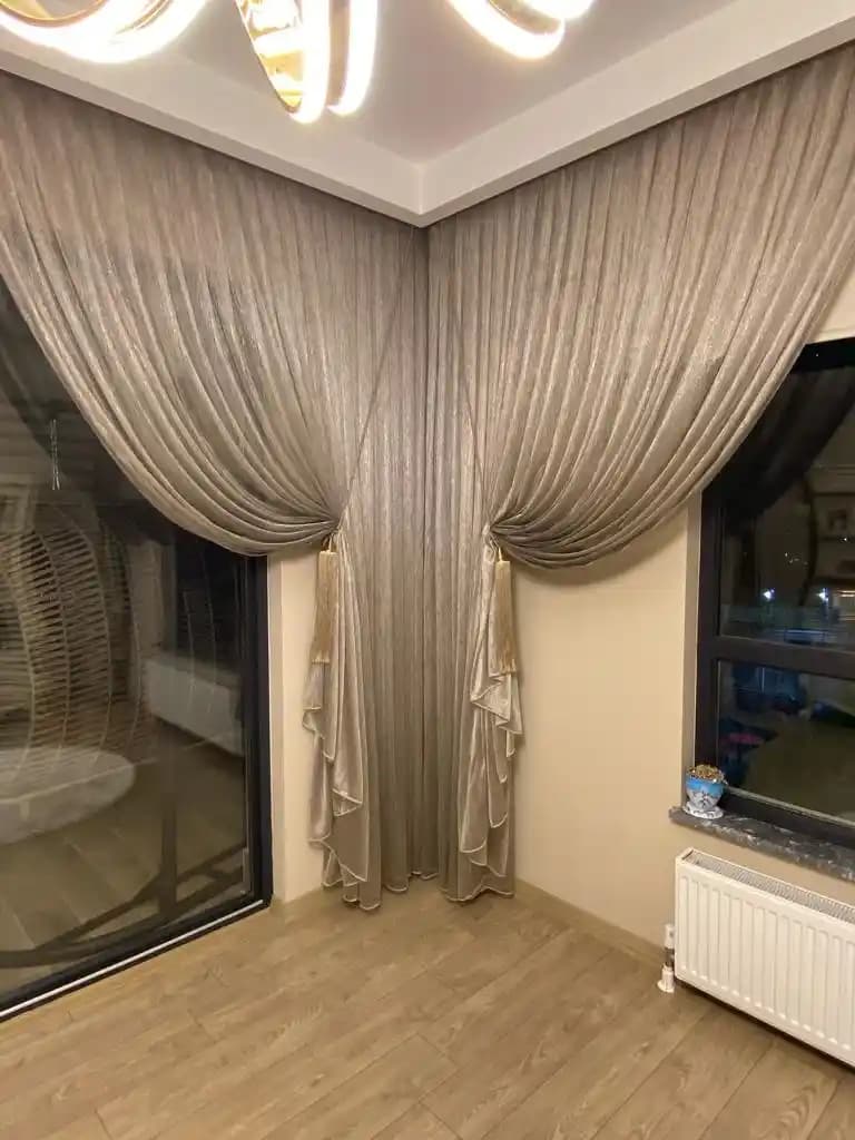 Dayanıklı Balkon Perdeleri: Uzun Ömürlü ve Estetik Çözüm Seçenekleri