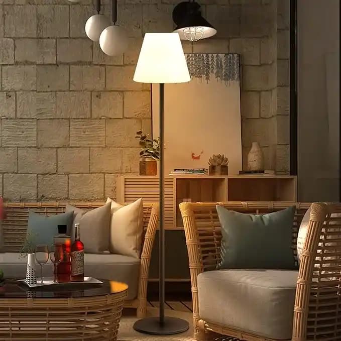 Dekorasyonda Ayaklı Işıkların Kullanımı ve Mekâna Katkıları