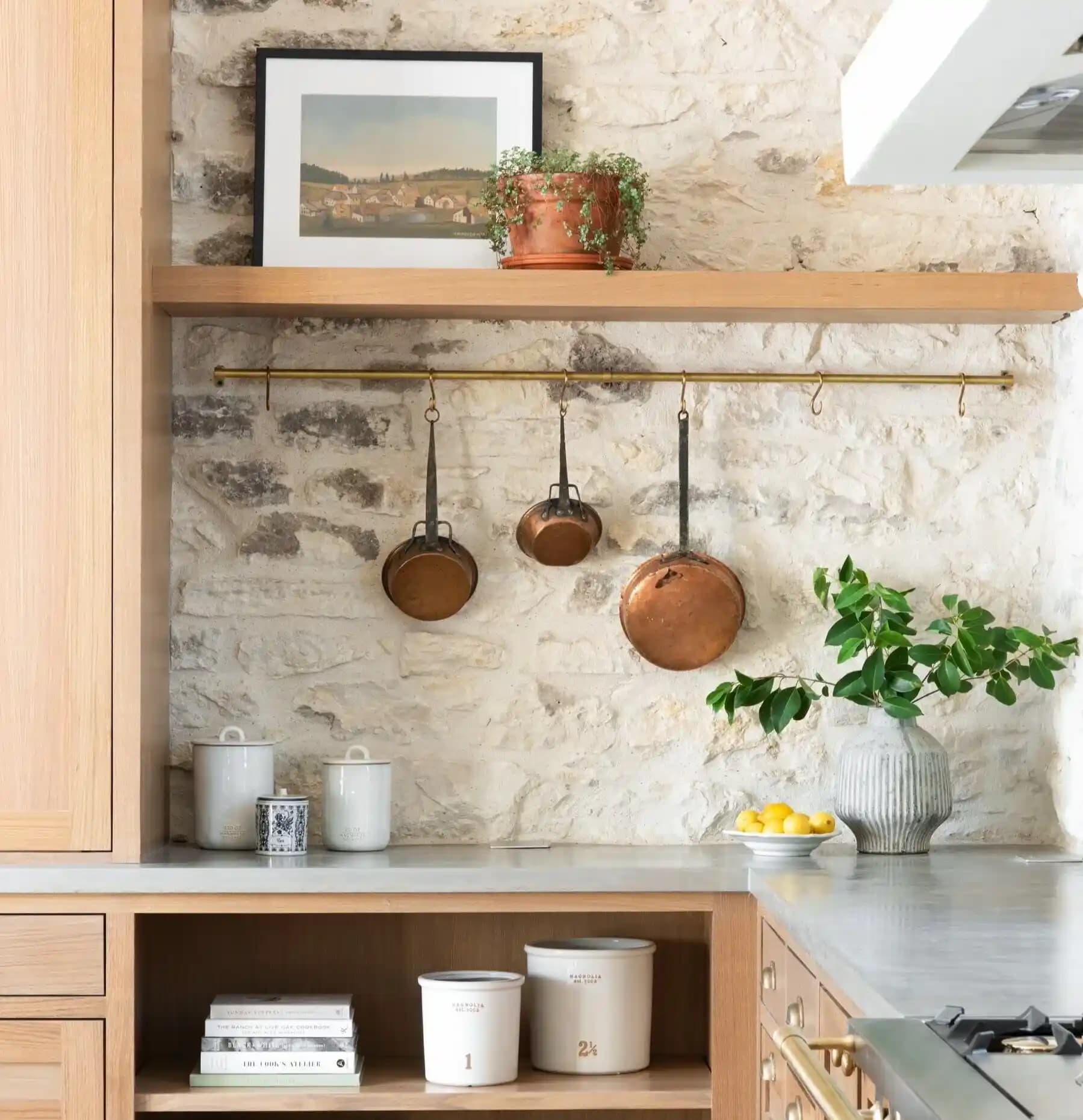 Doğal Taşların Ev Dekorasyonundaki Yeri ve Önemi: Estetik ve Dayanıklılık Sağlayan Malzemeler